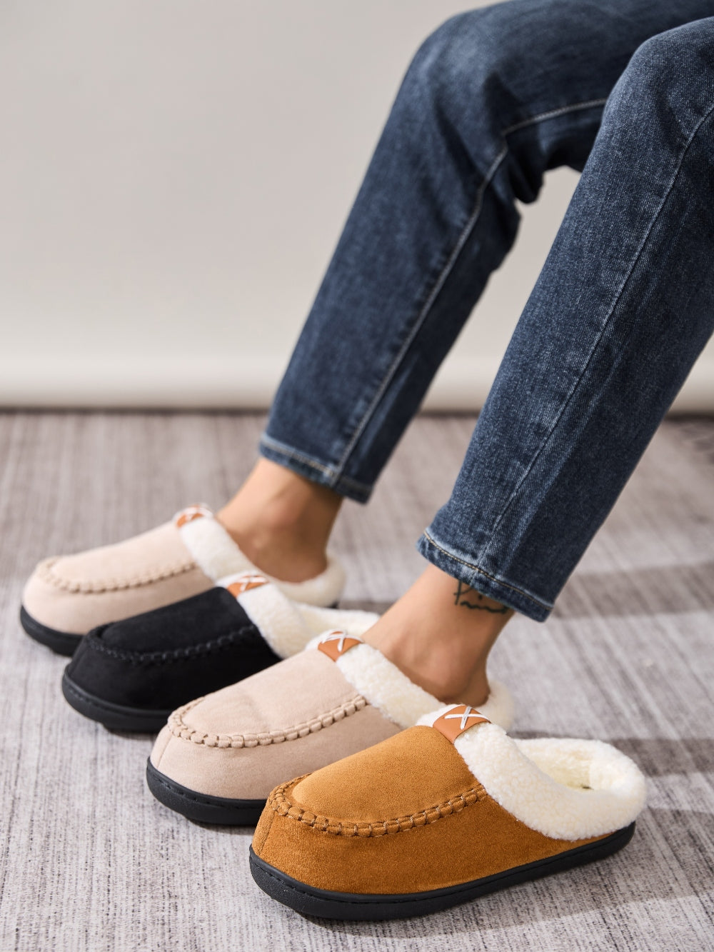 Hazel Blues® |  Contrast Round Toe Flat Slippers