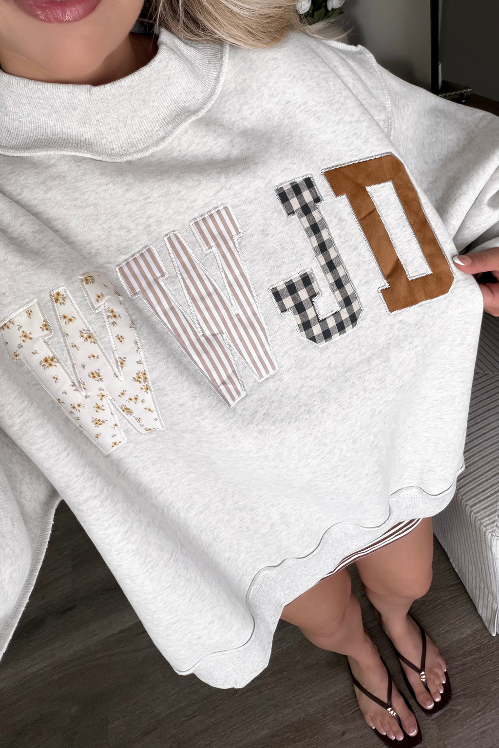 Gray WWJD Mixed Pattern Embroidered Patch Graphic Mock-Neck Sweatshirt