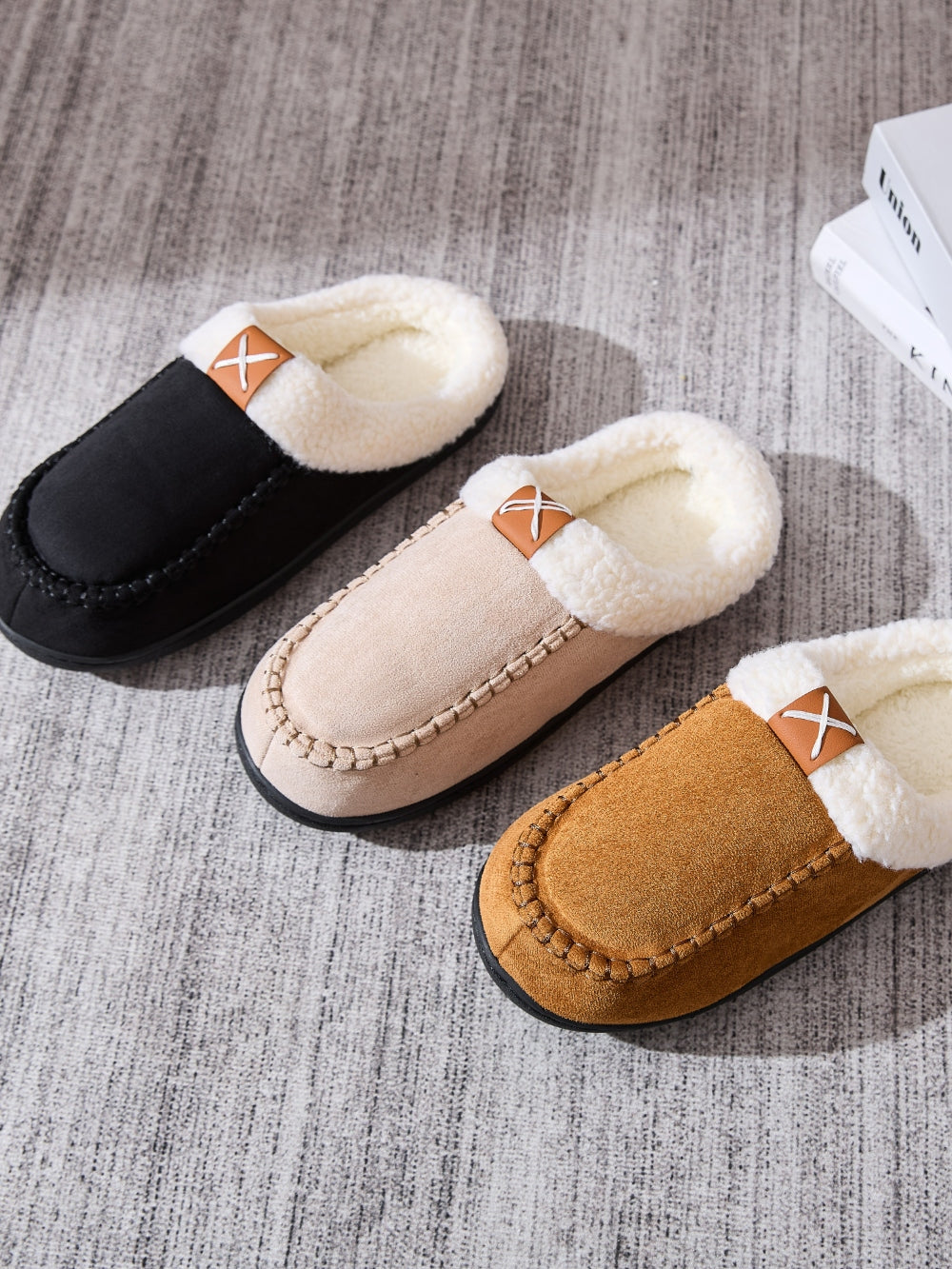 Hazel Blues® |  Contrast Round Toe Flat Slippers