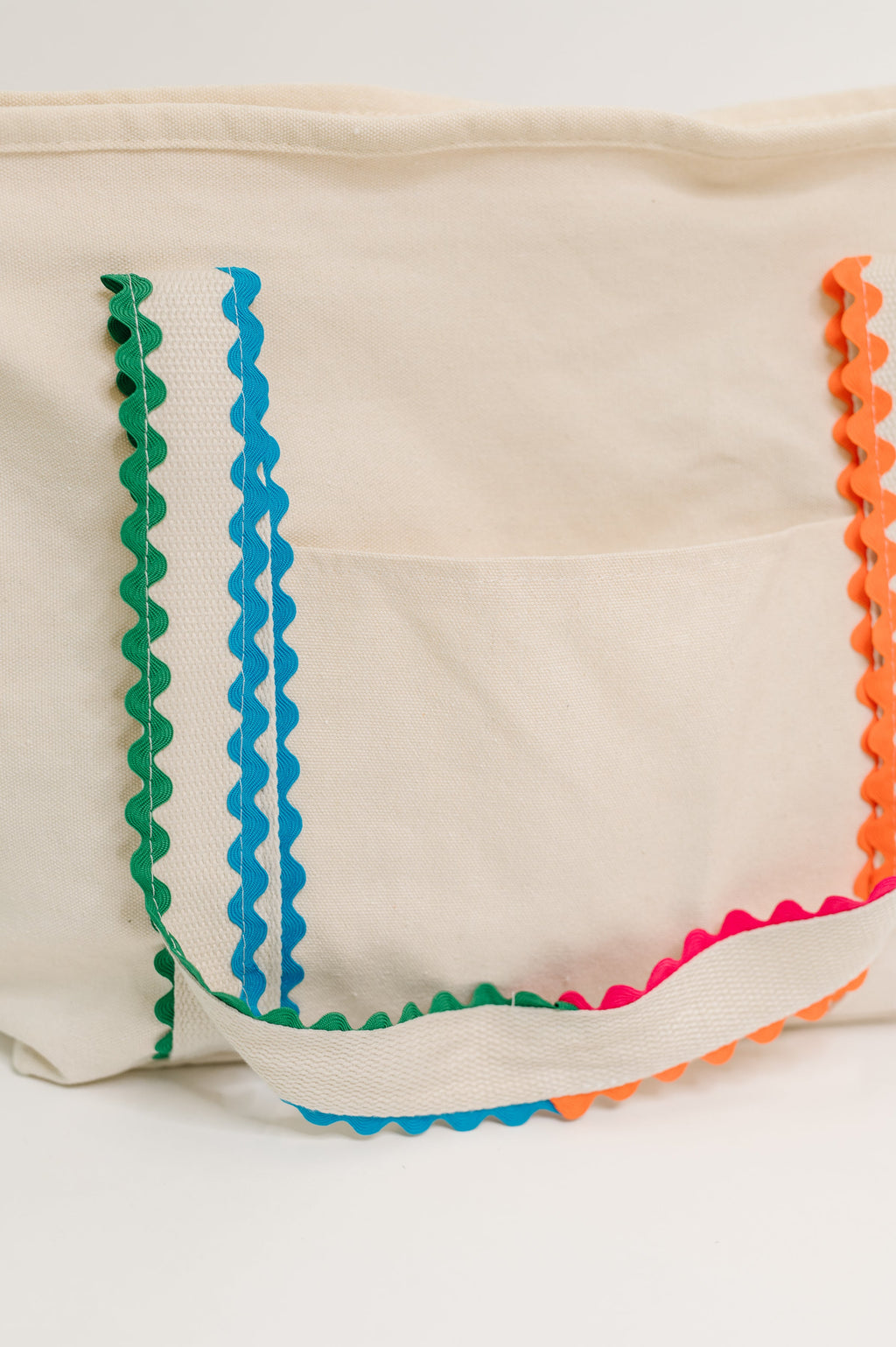 Hazel Blues® |  Scallop Parade Tote