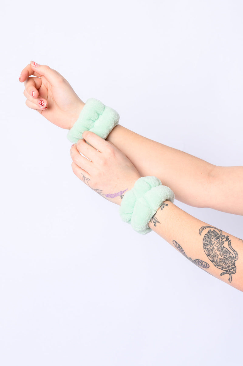 Hazel Blues® |  Lost in the Moment Headband and Wristband Set in Green