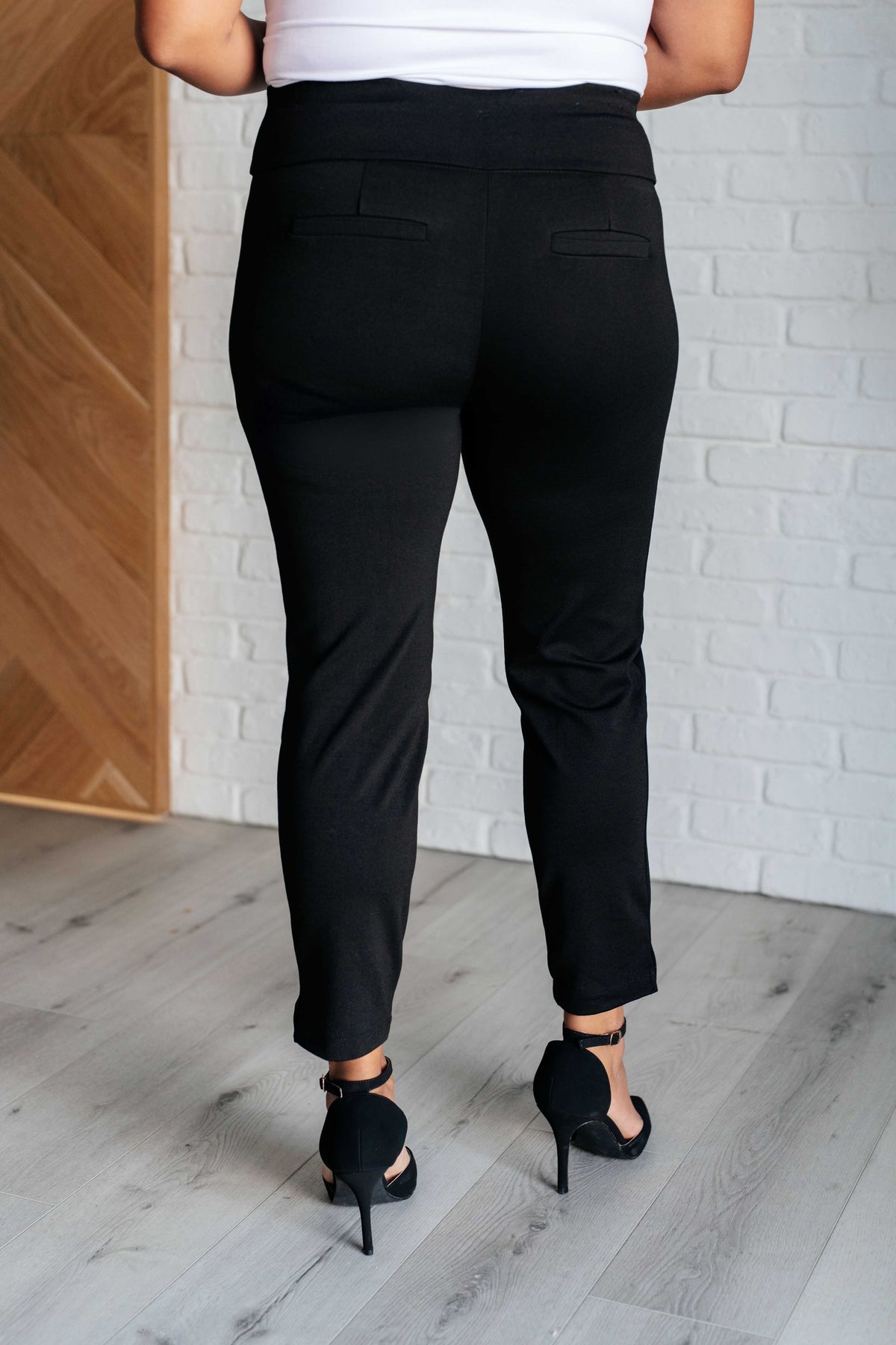 Hazel Blues® |  Magic Ankle Crop Skinny Pants in Black