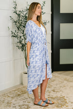 Hazel Blues® |  Tropical Print Gauze Kimono with Elastic Waist Tie in Periwinkle