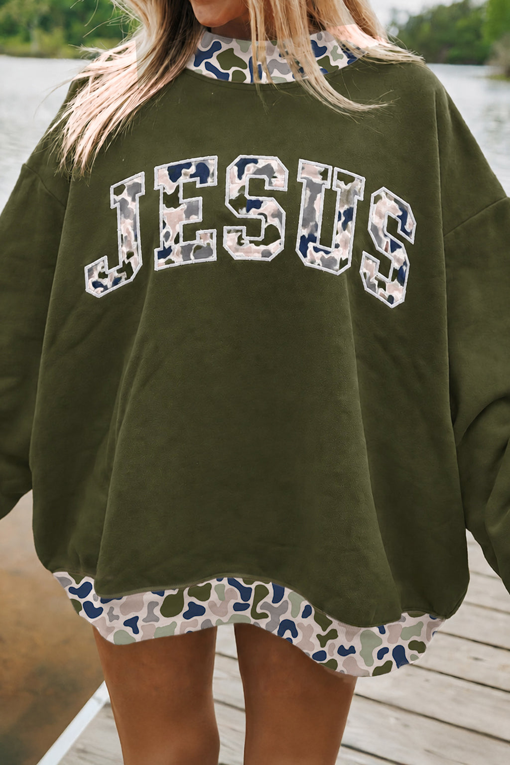 Eloise Rose Western Clover Graphic Sweatshirt