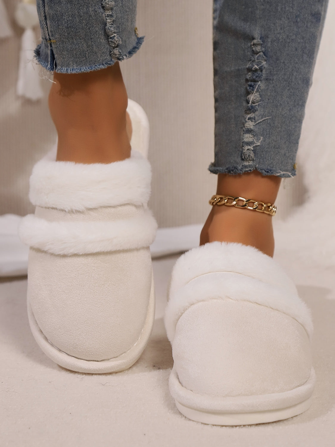 Hazel Blues® |  Contrast Faux Fur Round Toe Slippers