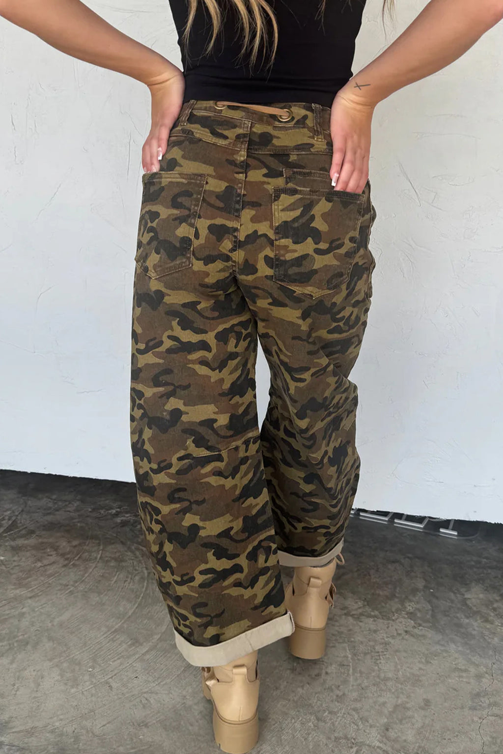 Camouflage Print Retro Grommet Tie Waist Loose Jeans