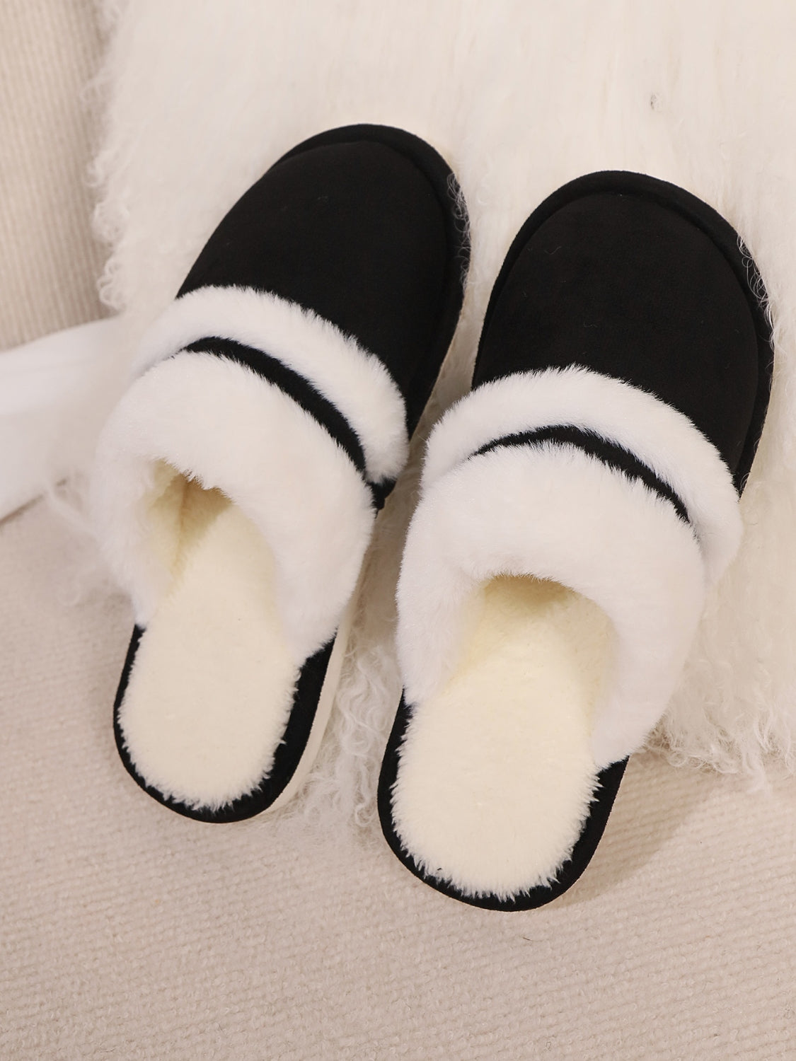 Hazel Blues® |  Contrast Faux Fur Round Toe Slippers