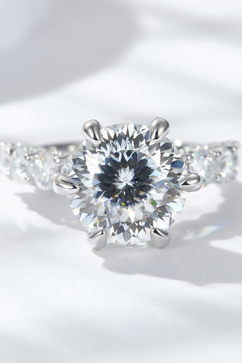 Hazel Blues® | 5 Carat Moissanite Side Stone Ring - Hazel Blues®