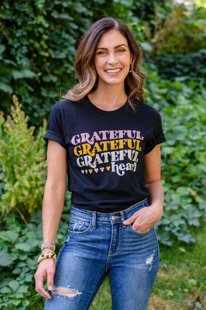 Hazel Blues® | Grateful Heart Graphic T-Shirt In Black - Hazel Blues®