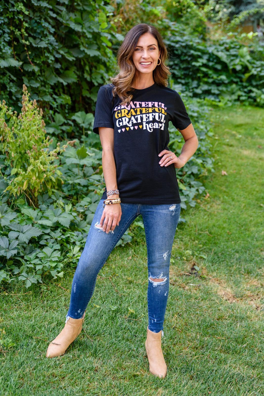 Hazel Blues® | Grateful Heart Graphic T-Shirt In Black - Hazel Blues®