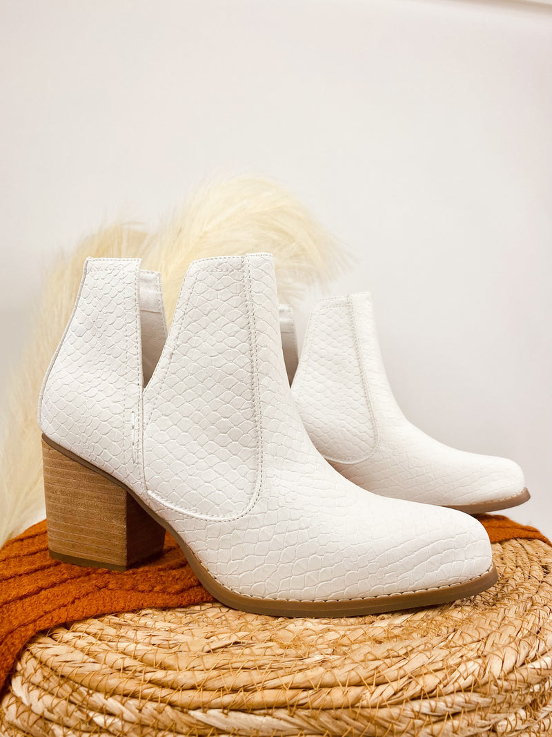 Hazel Blues® |  Tarim Bootie in White