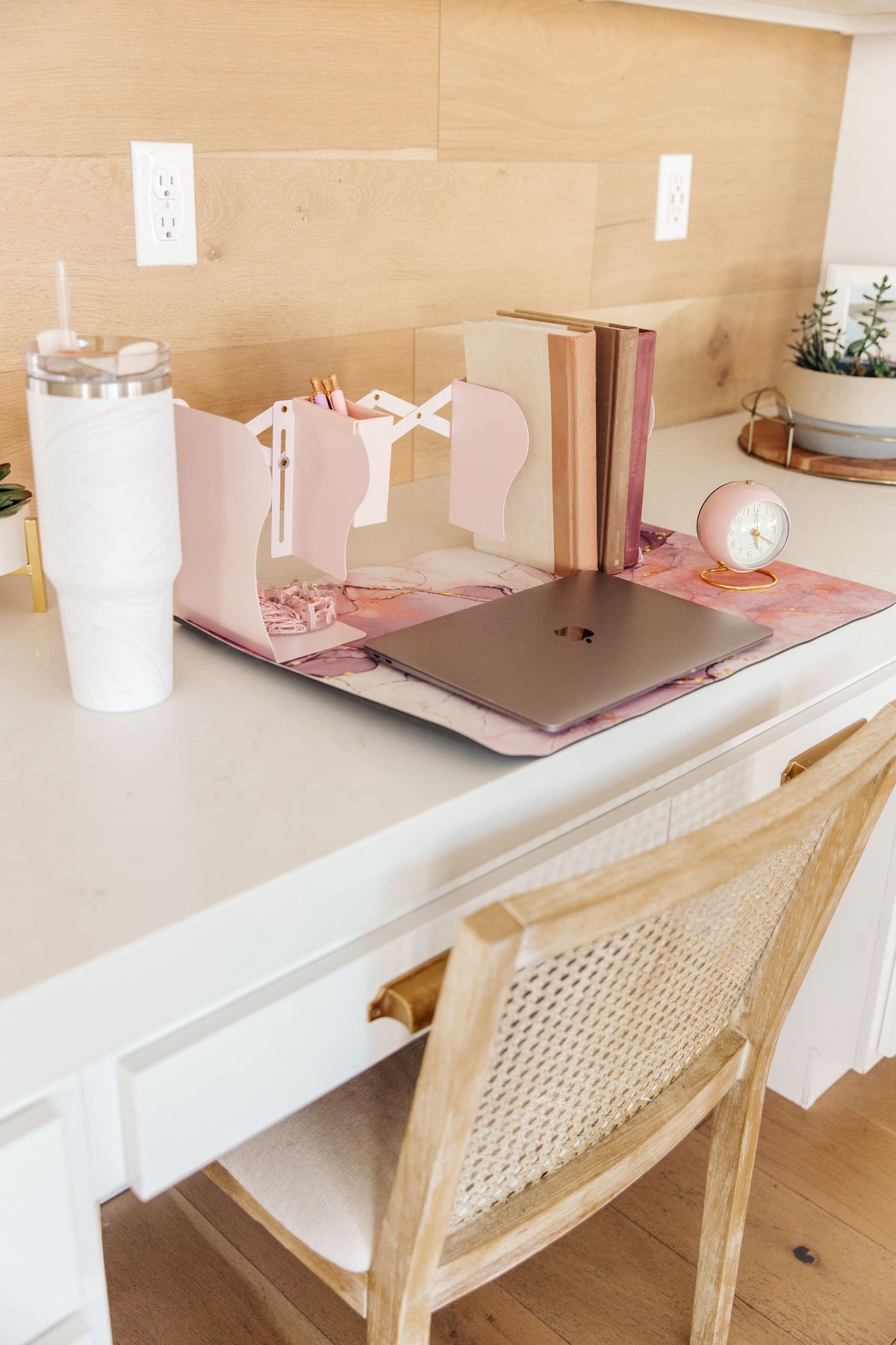 Hazel Blues® |  Boss Babe Expanding Desk Organizer in Pink